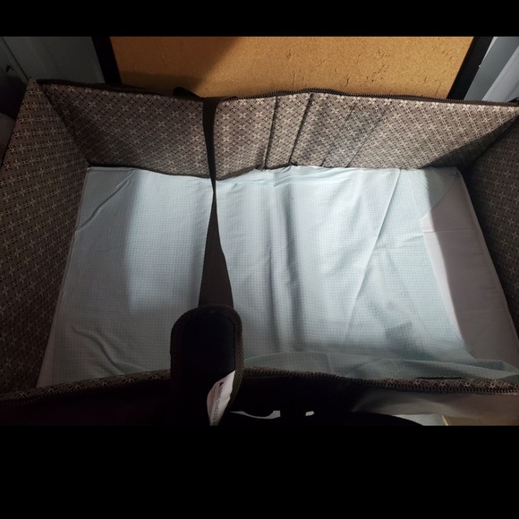 Eddie Bauer Portable Crib Bassinet - Picture 2 of 6